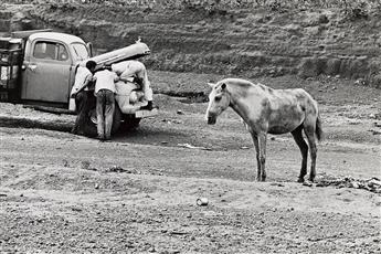 ELLIOTT ERWITT (1928-2023) A Portfolio of Ten Photographs. 1946-68; printed 1974.